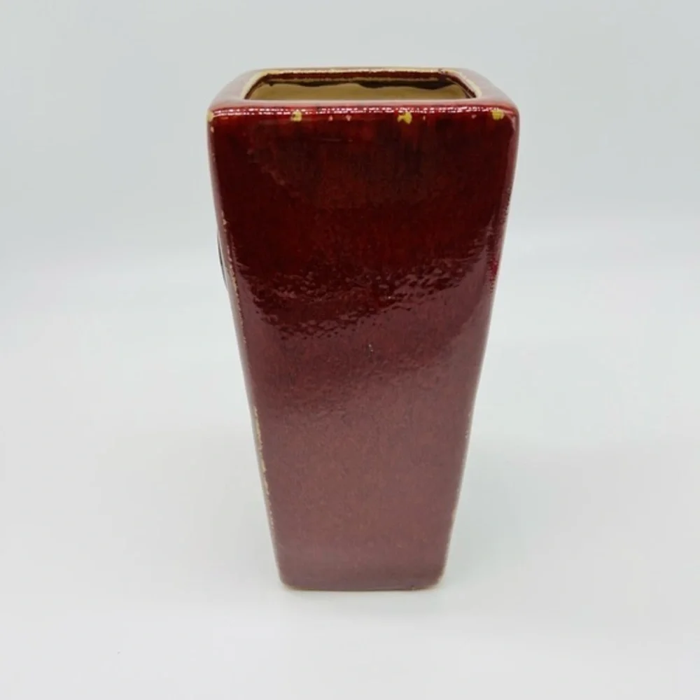 Beautiful wine colored ceramic distressed decorative vase with Chinese symbols